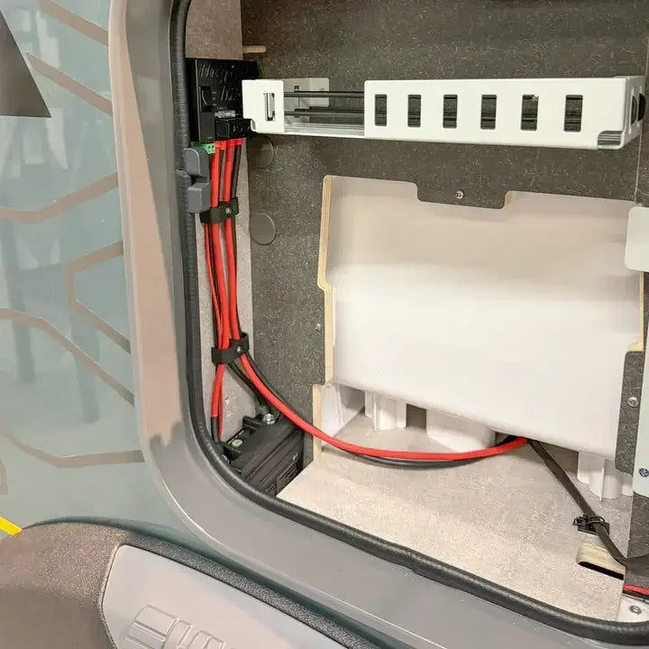 Clesana Power-Management installation with battery cables in a camper's electrical compartment.